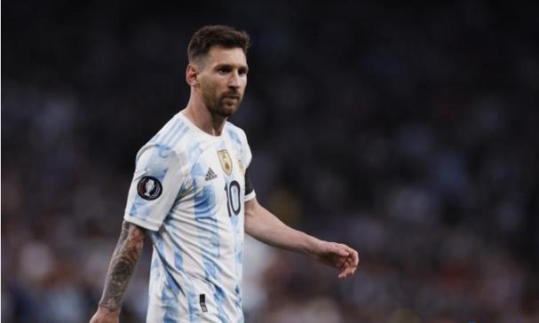 生死瞬间，他纵身一跃！